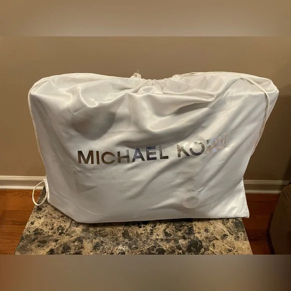 Michael Kors Jet Set Carryall Tote in Black - Picture 14 of 14